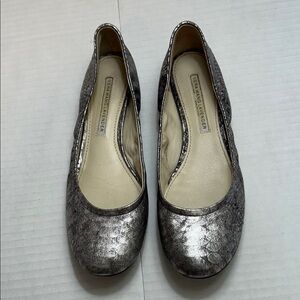 VERA WANG LAVENDER METALLIC SILVER PYTHON BALLER FLATS SZ 7 1/2